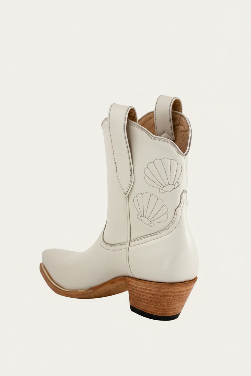 The Shelly Boot — Atelier detail view 10, hand-lasted premium calfskin