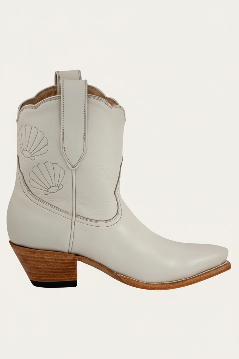 The Shelly Boot — Atelier detail view 9, hand-lasted premium calfskin