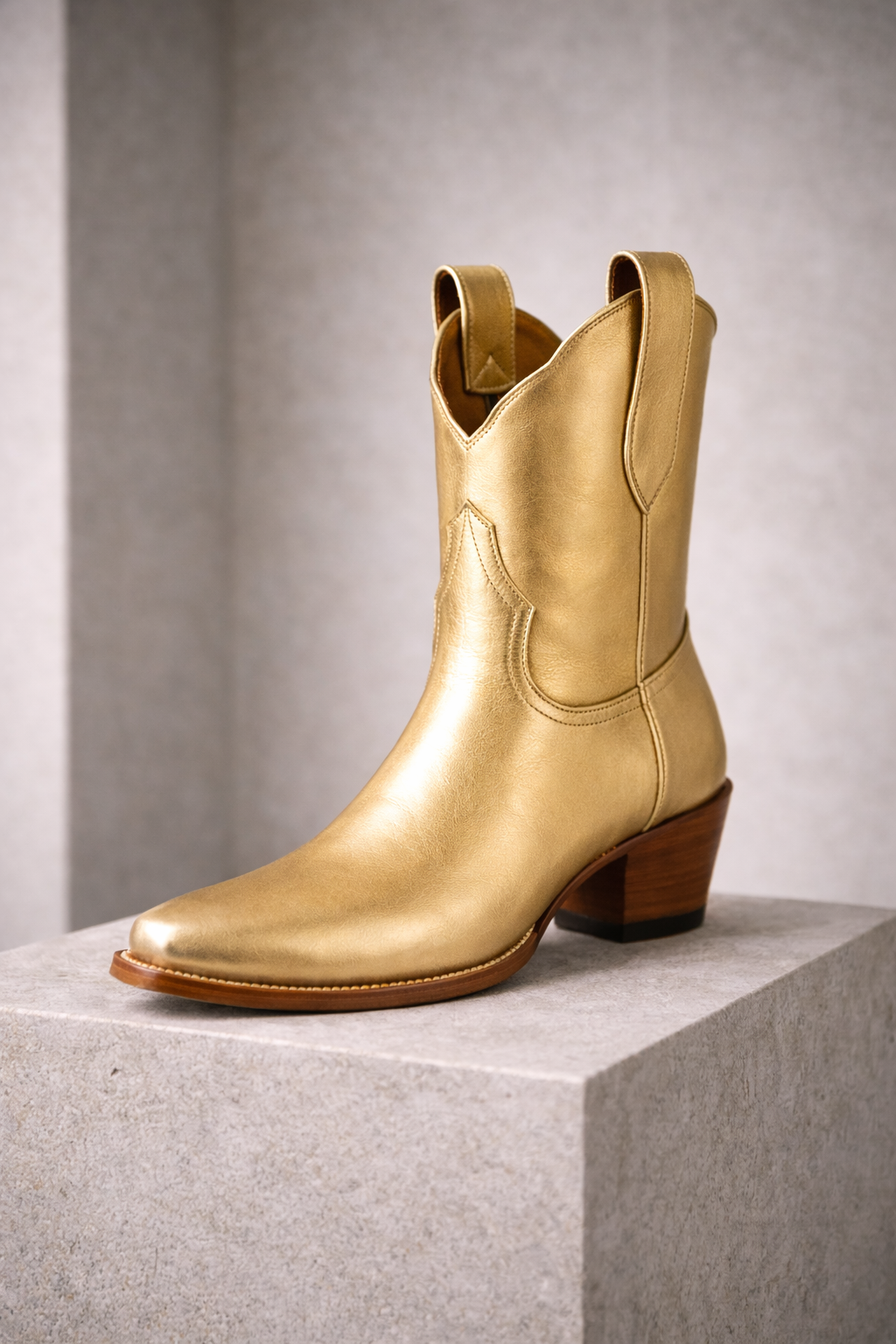 The Payton Boot — Gold Metallic — Atelier detail view 12, hand-lasted premium calfskin