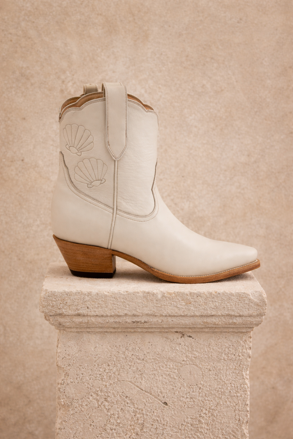 The Shelly Boot — Atelier detail view 7, hand-lasted premium calfskin