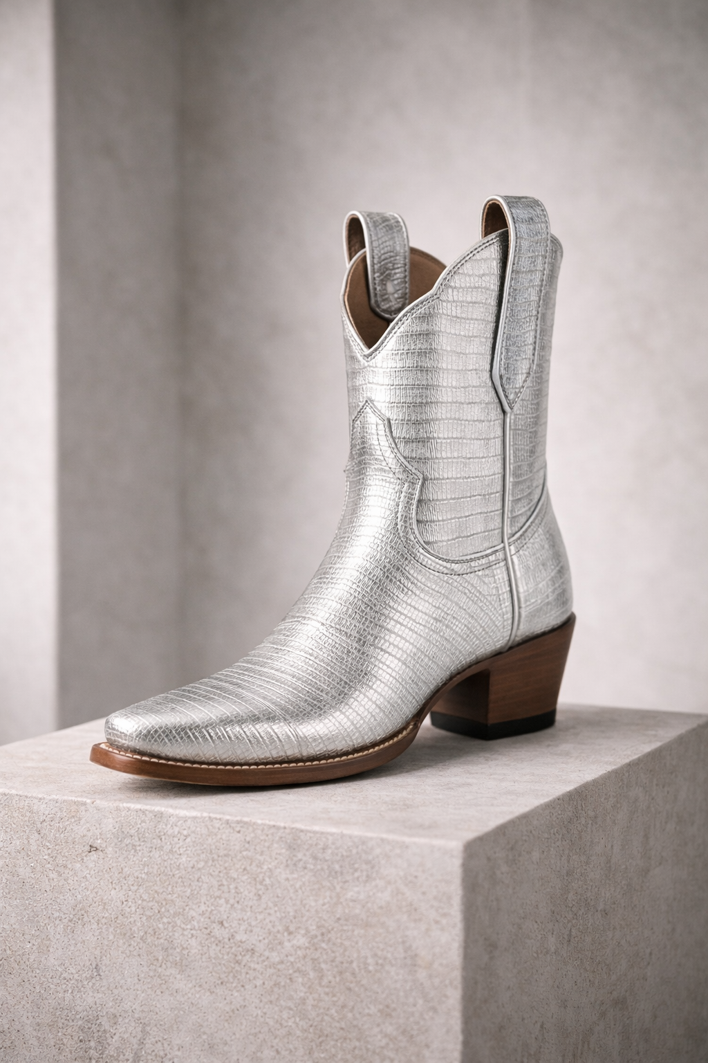 The Payton Boot — Silver Metallic Lizard — Atelier detail view 5, hand-lasted premium calfskin
