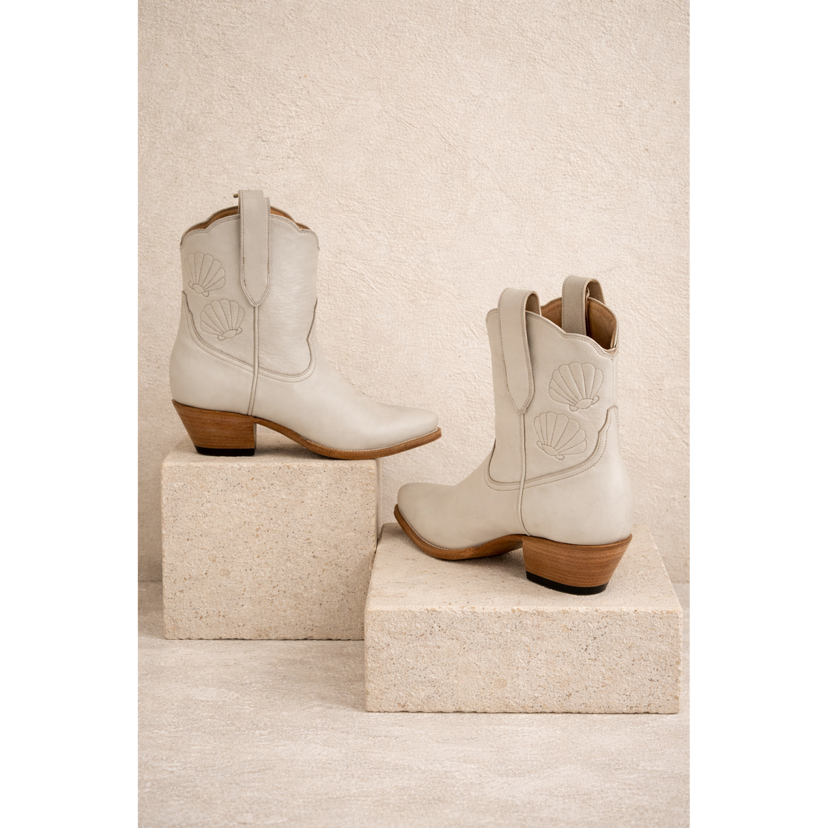 Shelly boot scene