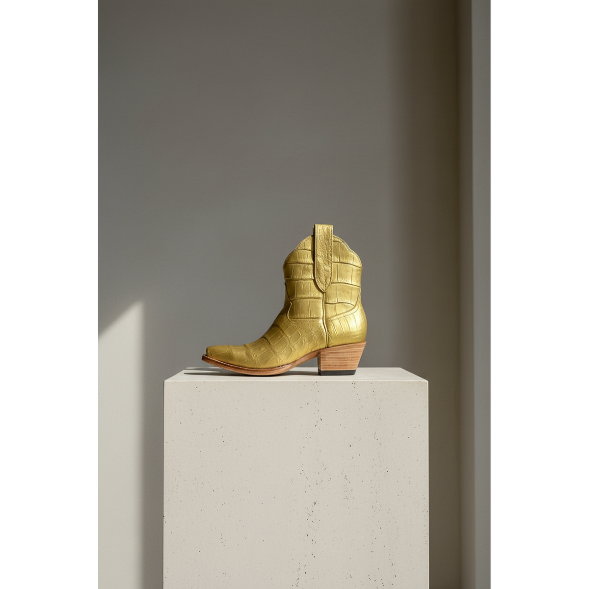 The Payton Boot — Gold Metallic Alligator — Atelier detail view 4, hand-lasted premium calfskin