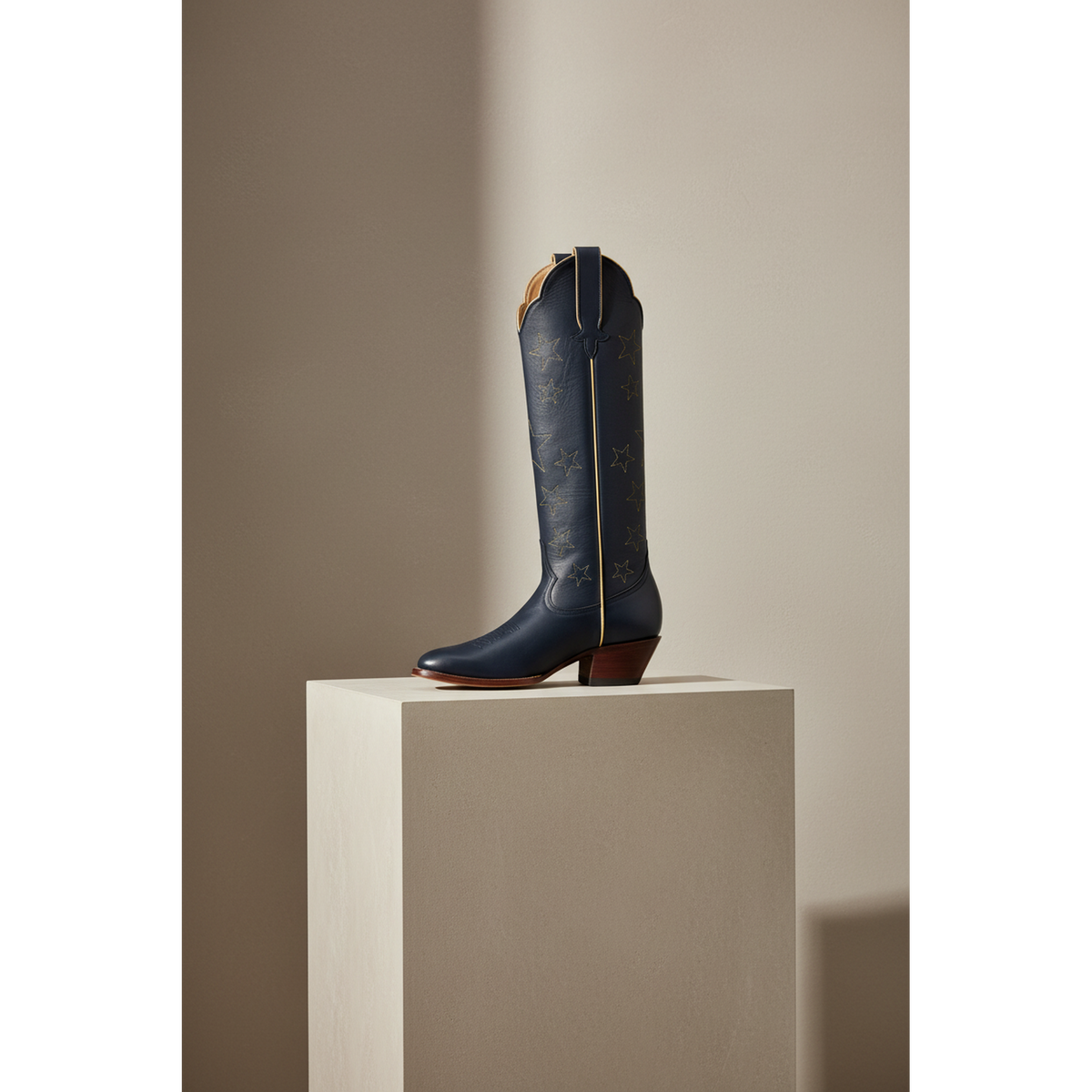 The Star Boot, Gold — Atelier detail view 5, hand-lasted premium calfskin